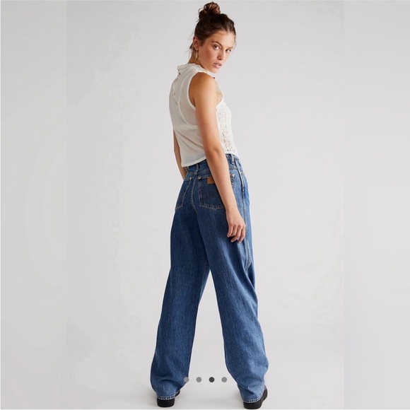 **NWT** Wrangler High Rise Barrel Jean - Picture 2 of 10